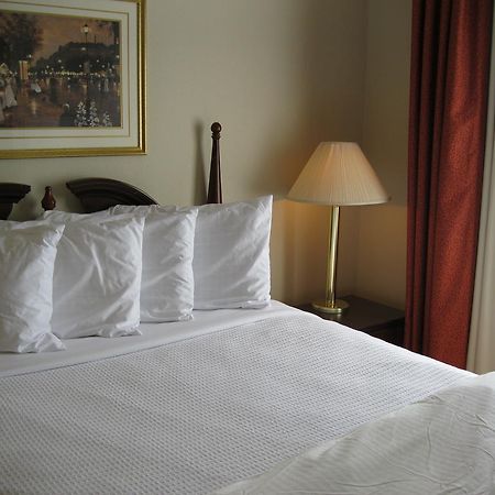 Chisholm Suite Hotel Duncan Rum bild