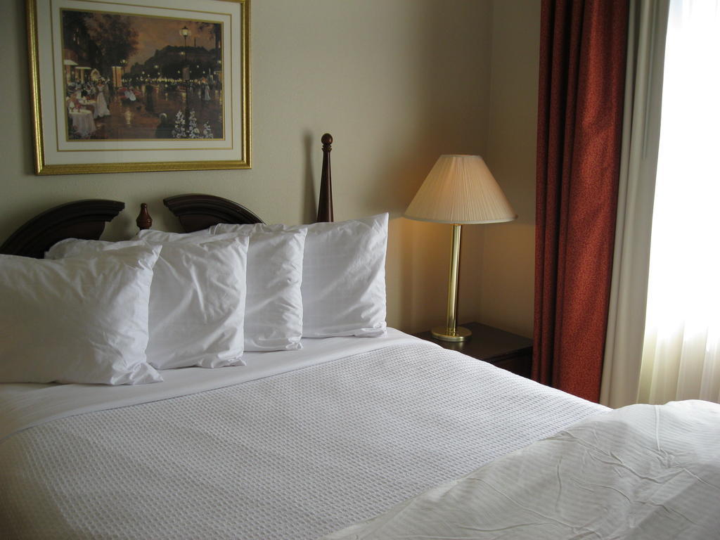 Chisholm Suite Hotel Duncan Rum bild